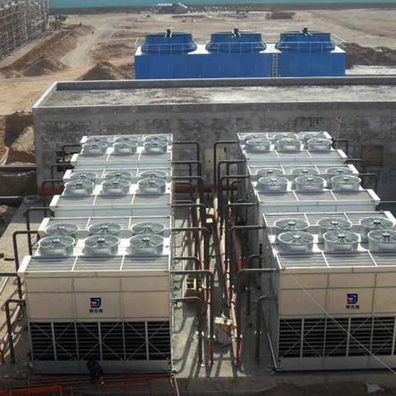 Cross-flow closed cooling tower